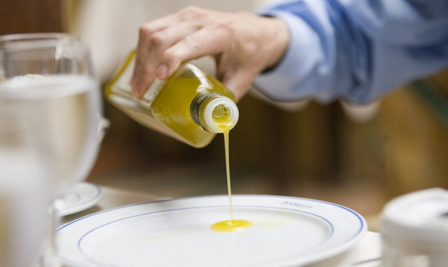 Ελαιόλαδο: Σε ιστορικά υψηλά οι τιμές – «Θα πάει έτσι μέχρι την επόμενη ελαιοκομική σεζόν»