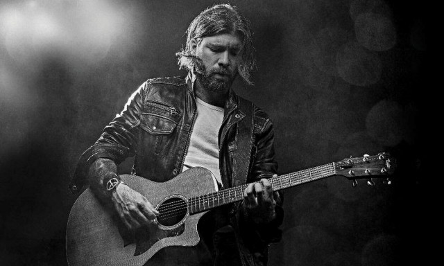 Ο Στέλιος Τσουκιάς για ένα live στο Faust