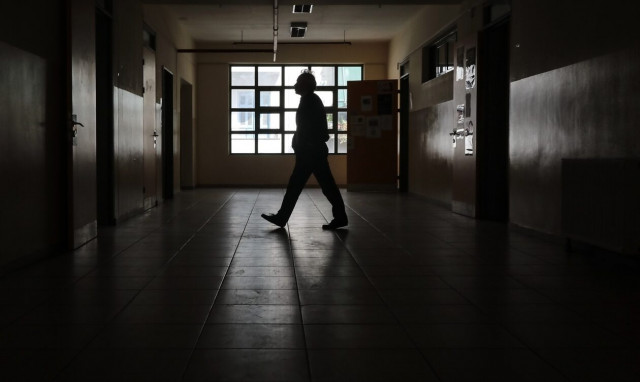 Καλύβια: Παρέμβαση Αρείου Πάγου για τον πατέρα μαθητή που επιτέθηκε σε καθηγήτρια