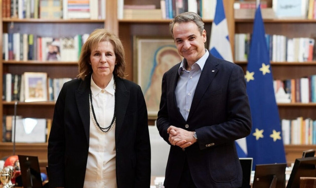 Χριστοφιλοπούλου: Το ΠΑΣΟΚ παλιάς εποχής - Ύμνοι για τον «ηγέτη» Μητσοτάκη και τη Νέα Δημοκρατία