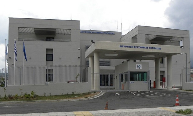 Βόλος: 26χρονος παρουσιάστηκε στο αστυνομικό τμήμα, χτύπησε τους αστυνομικούς και συνελήφθη