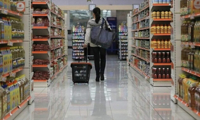 Ακρίβεια: Χωρίς φρένο οι ανατιμήσεις σε βασικά είδη διατροφής - Με φειδώ τα ψώνια των καταναλωτών