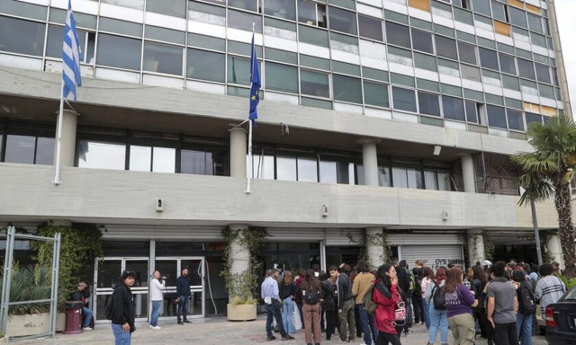Ξανά κατάληψη στη Νομική του ΑΠΘ, άνοιξε για τις εξετάσεις η Ιατρική Αλεξανδρούπολης