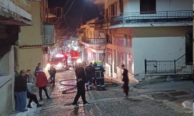 Φωτιά στο Διδυμότειχο: Στις φλόγες διώροφο σπίτι στο κέντρο της πόλης