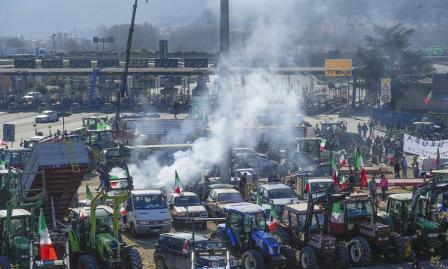 Σαλβίνι: «Ζήτω οι αγρότες που ανάγκασαν την Ευρώπη να κάνει πίσω στην τρέλα»