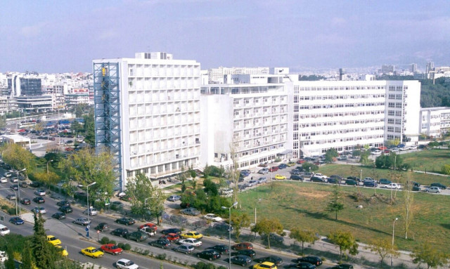 Κίνηση: Μεγάλα προβλήματα στους δρόμους - Σύγκρουση οχημάτων στην Κατεχάκη