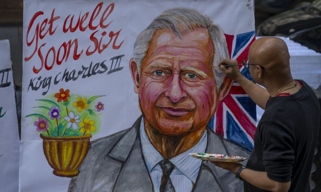 «Γίνε γρήγορα καλά» λένε στο βασιλιά Κάρολο οι Βρετανοί