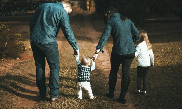 Στήριξη της οικογένειας: Ούτε «τολμηρά», ούτε «μπροστά» η ΝΔ