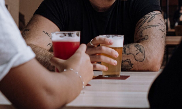 Που διαφέρει στη γεύση η κόκκινη μπίρα από την ξανθιά