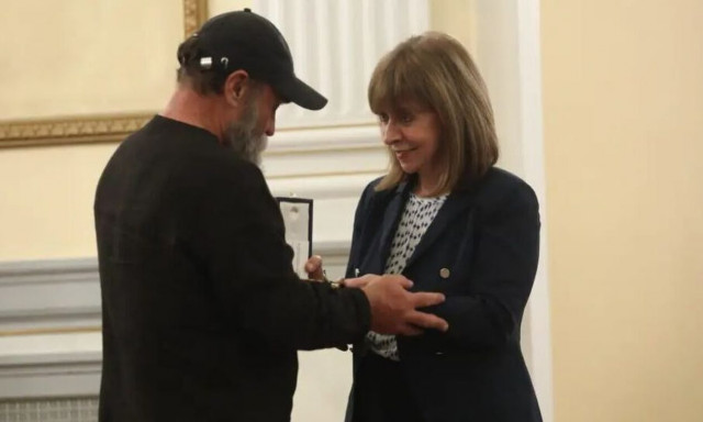 Κωνσταντίνος Πολυχρονόπουλος: Πώς απαξίωσε την Πρόεδρο της Δημοκρατίας μία μέρα μετά τη βράβευσή του