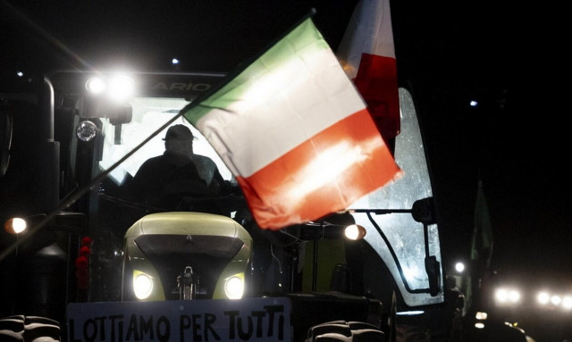 Έφτασαν στη Ρώμη οι αγρότες και θέλουν να φτάσουν μέχρι το Σαν Ρέμο