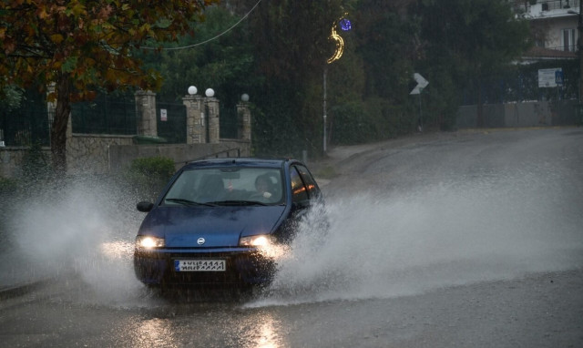 Καιρός - Αρναούτογλου: Πού ενδέχεται να σημειωθούν μπόρες και καταιγίδες την Πέμπτη