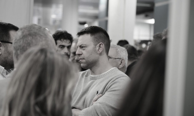 Τζατζίκι, σουβλάκι, με Τάιλερ – Κασσελάκη