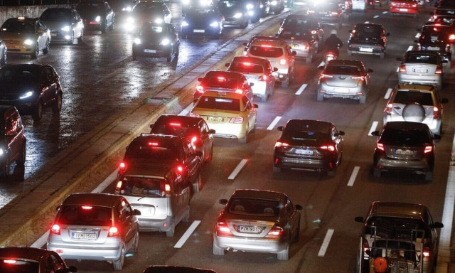 Κίνηση τώρα: Στο «κόκκινο» Κηφισός και Λεωφόρος Κηφισίας