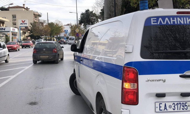 Σοβαρό τροχαίο με παράσυρση πεζού στη Λάρισα