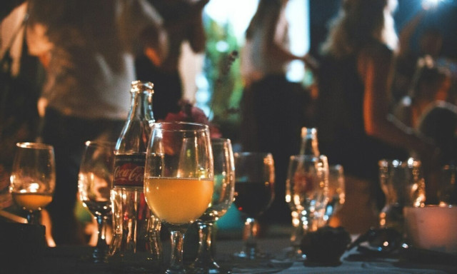 Πειραιάς: Συγκλονίζει η μητέρα του 18χρονου που πέθανε σε μπαρ - «Δεν πέθανε από κατανάλωση αλκοόλ»