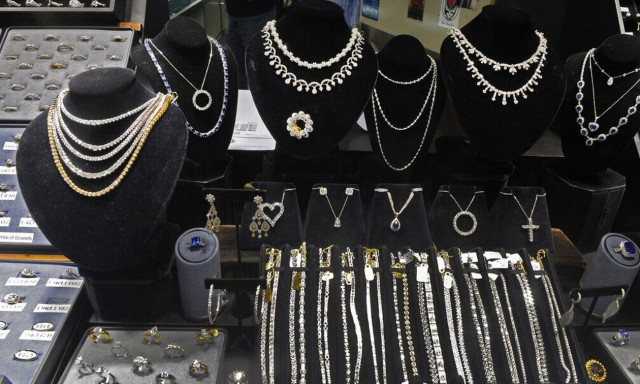 Ιστορικό ρεκόρ για το ασήμι: «Λάμπει» πιο πολύ από τον χρυσό - Οδεύει σε υψηλό 10ετίας