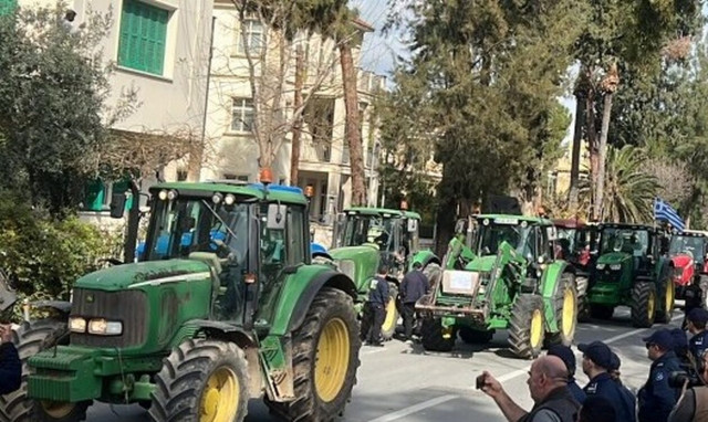 Κύπρος: Βγήκαν τα τρακτέρ στους δρόμους (vid)