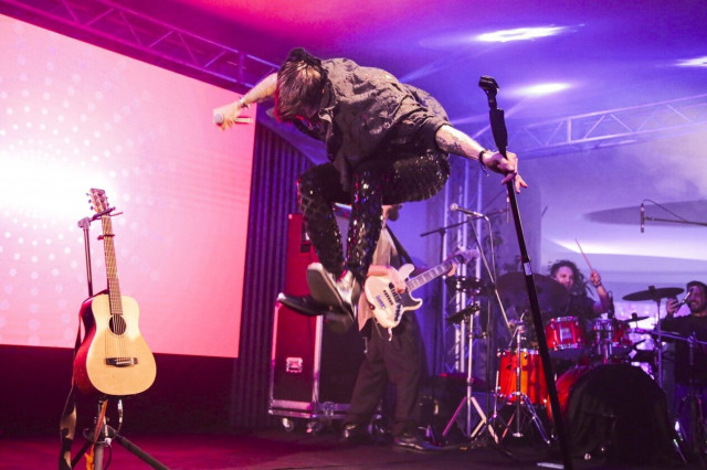 Bρεθήκαμε στο πιο συναρπαστικό πάρτυ της χρονιάς και γνωρίσαμε την καινοτομία του νέου iSENZIA