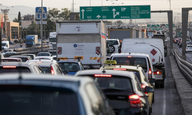 Κίνηση τώρα: Καθυστερήσεις σε Κηφισό και Αττική Οδό