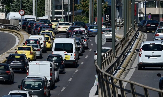 Κίνηση τώρα: Αργές ταχύτητες σε Κηφισό και Κηφισίας, παραμένει κλειστό το κέντρο