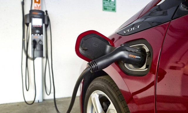 Κομισιόν: Ηλεκτροκίνητα το 60% των αυτοκινήτων έως το 2040