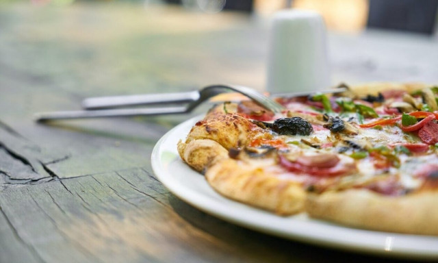 Eurostat: Αύξηση 3,9% στην τιμή της πίτσας στην Ελλάδα το 2023