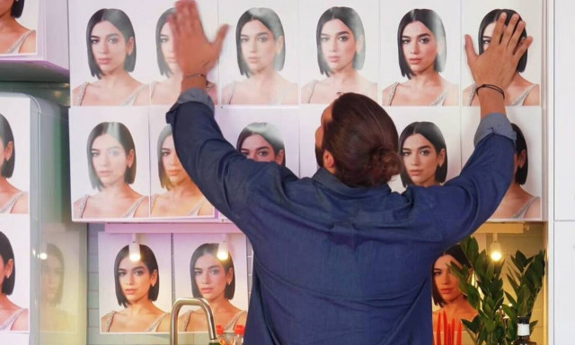 Κωνσταντίνος Βασάλος: Έκανε βίντεο με φόντο τη Ντούα Λίπα και θέμα άβολες στιγμές σε ερωτικές επαφές