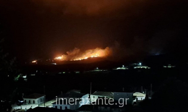Eνισχύονται οι πυροσβεστικές δυνάμεις στη Ζάκυνθο: Ισχυροί άνεμοι και ξηρασία ενισχύουν την φωτιά