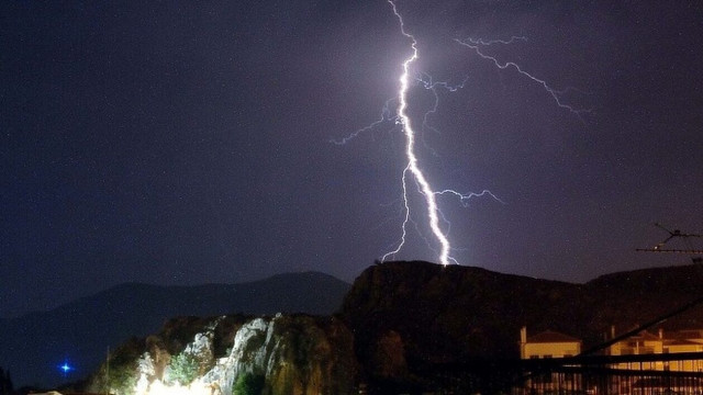 Καιρός: Έρχονται καταιγίδες, ισχυροί άνεμοι και αφρικανική σκόνη – Πού θα είναι έντονα τα φαινόμενα