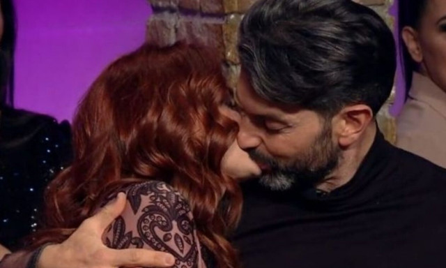 Μαρτίκας - Ανδριώτου: Τα φιλιά του ζευγαριού σε εκπομπή που ήταν καλεσμένοι (vid)