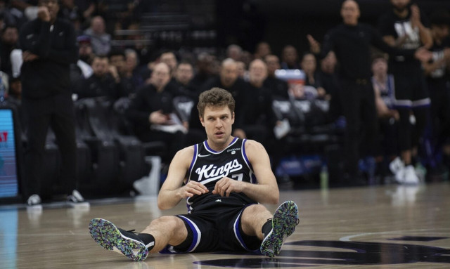 NBA: Ξανά εκτός λόγω διαστρέμματος ο Σάσα Βεζένκοφ