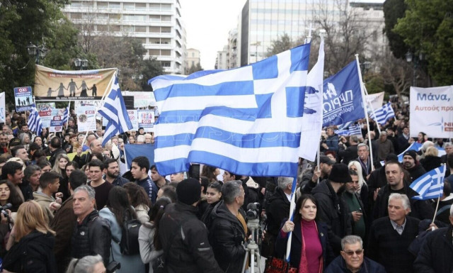 Ομόφυλα ζευγάρια: Πατρίδα, θρησκεία, οικογένεια φώναξαν στο Σύνταγμα κόντρα στον γάμο