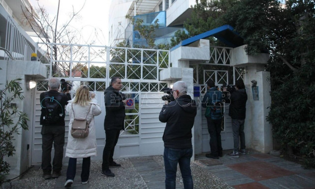 Γλυφάδα: «Επειδή απολύθηκε πήγε να τους εκδικηθεί; – Κάτι άλλο του έχουν κάνει» – Μαρτυρία κατοίκου