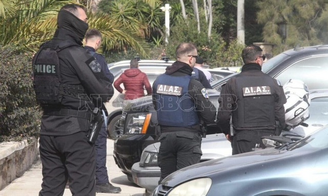 Πρωτοφανής τραγωδία στη Γλυφάδα: Ήταν αποφασισμένος να σκοτώσει - Είχε πάνω του δύο όπλα