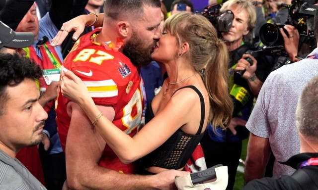 Super Bowl 2024: Tweets για τα φιλιά των Taylor Swift και Travis Kelce