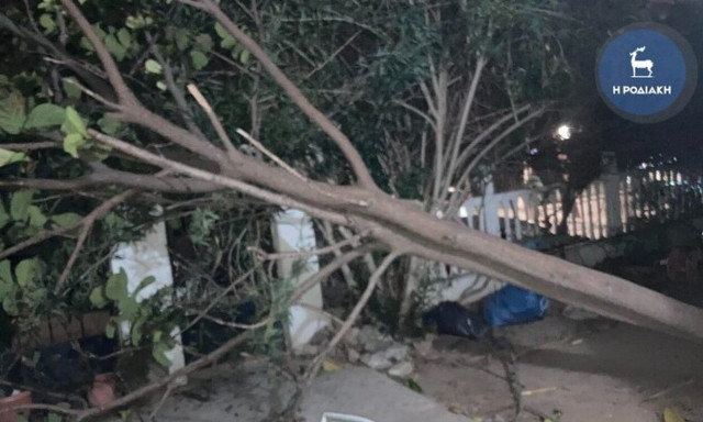 Κακοκαιρία- Ρόδος: Ανεμοστρόβιλος προκάλεσε ζημιές
