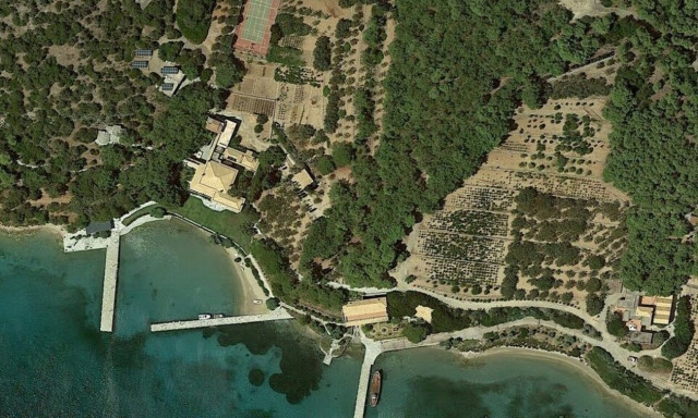 Αυτό είναι το σπίτι της οικογένειας Καρνέση στους Πεταλιούς - Εργαζόταν ως επιστάτης ο δράστης