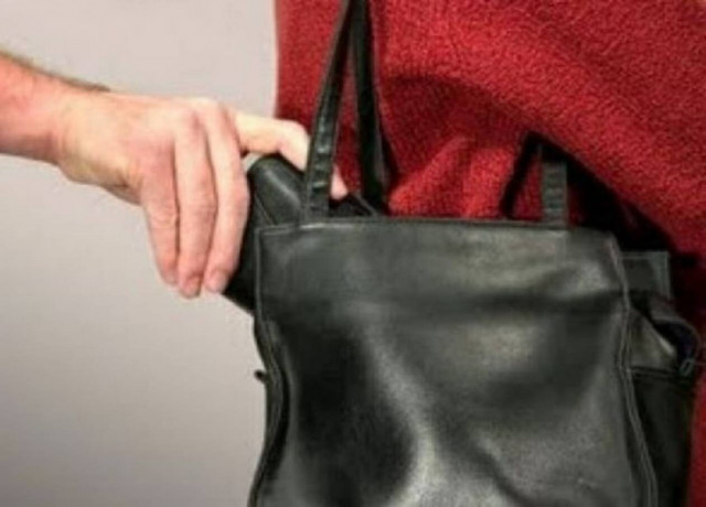 Νέα σύλληψη: Περπατούσε στο Βόλο και της πήραν την τσάντα