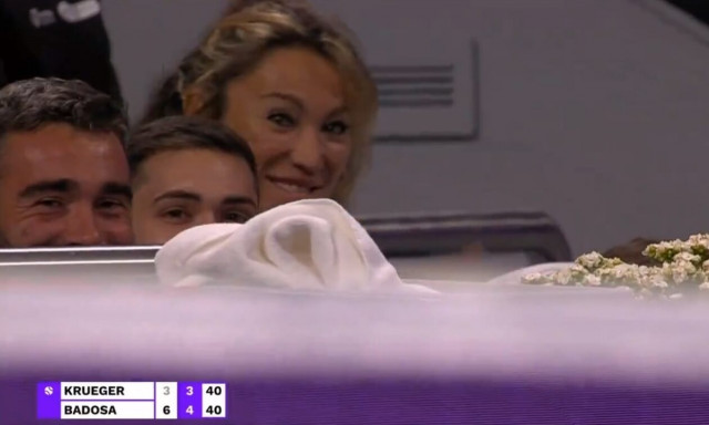 Στέφανος Τσιτσιπάς: «Γκρεμοτσακίστηκε» στον αγώνα της Μπαντόσα και η μαμά της έβαλε τα γέλια (vid)