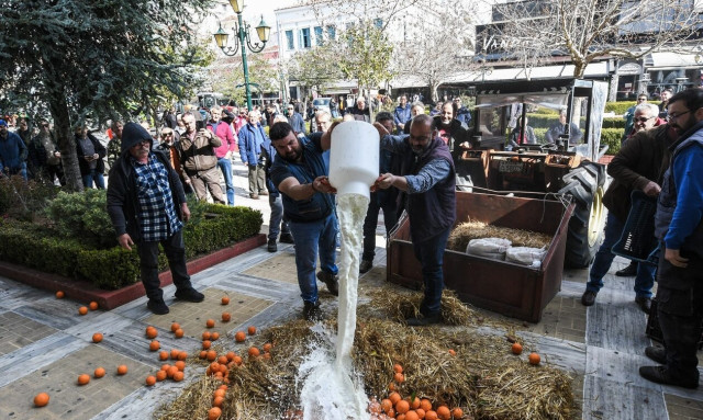 Δύο τάσεις στο μέτωπο των αγροτών - Οι επόμενες κινήσεις στα μπλόκα και το κυβερνητικό τελεσίγραφο