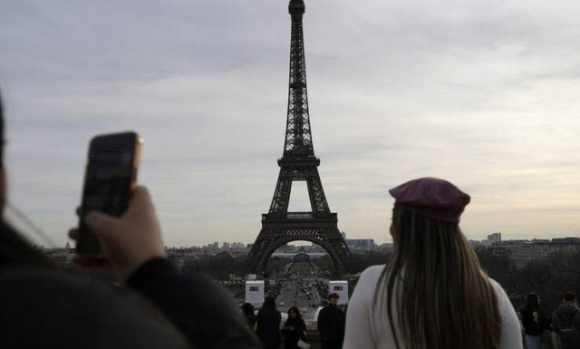 Γαλλία: Το 23% των πολιτών θα επιθυμούσε «ο στρατός να κυβερνά τη χώρα»