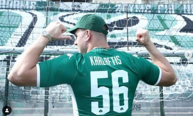 Γιώργος Καρλαύτης: Η φωτογραφία με τον Καραγκούνη και το «Τριφυλλάρα, σε αγαπώ» μετά το Super Bowl