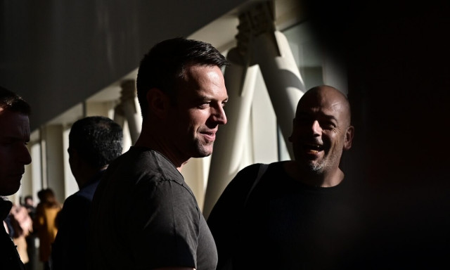 Γιούχαραν τον Στέφανο Κασσελάκη κατά την είσοδο του στην εκδήλωση της Εφημερίδας των Συντακτών