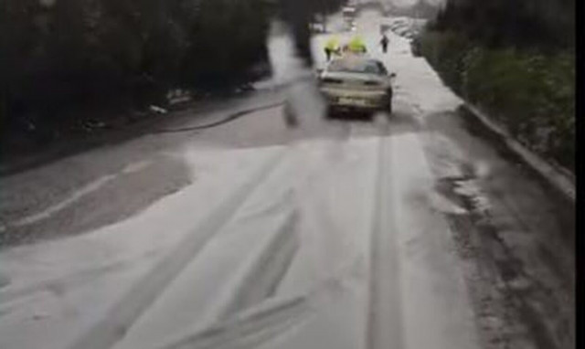 Ξάνθη: Άσπρισαν οι δρόμοι από το χαλάζι - Κακοκαιρία «σαρώνει» την πόλη