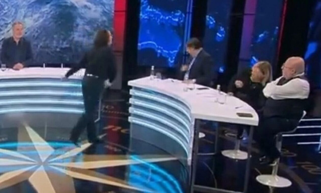 Φρέντι Μπελέρης: Χαμός στον «αέρα» για τον Δήμαρχο Χειμάρρας - Ρίψεις νερού και βαριές εκφράσεις