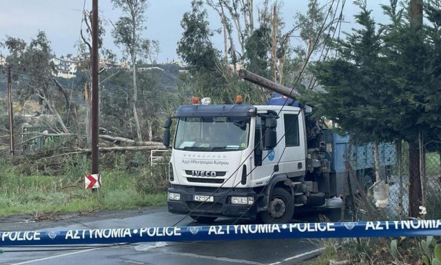 Κύπρος -Λεμεσός: Κλειστά σχολεία, περιοχές χωρίς ρεύμα, μια «βομβαρδισμένη» πόλη