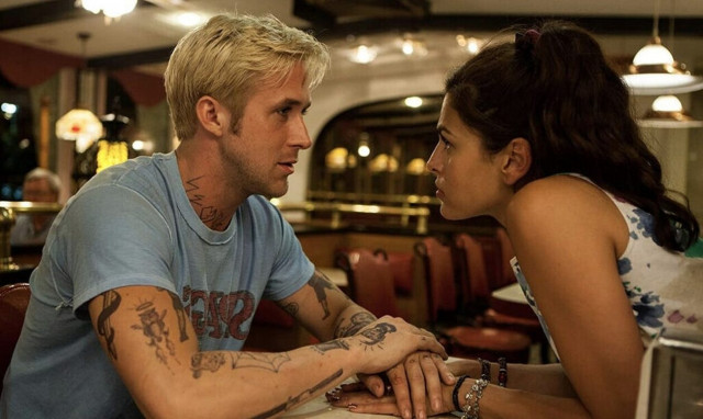 Γιατί μας αρέσουν οι μεγαλύτερες σε ηλικία γυναίκες;