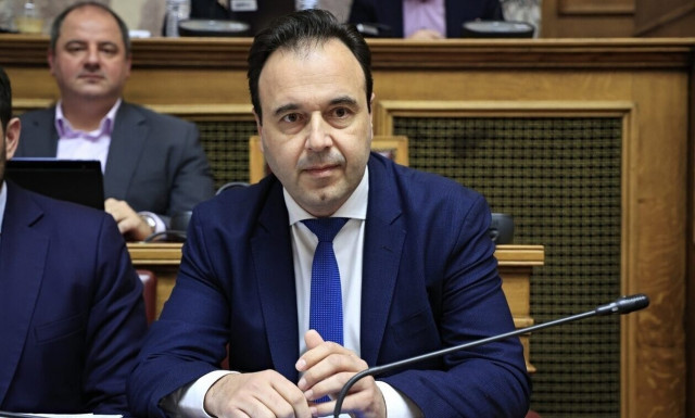 Δημήτρης Παπαστεργίου: Διευκρινίσεις για το άνοιγμα των γηπέδων και τα εισιτήρια