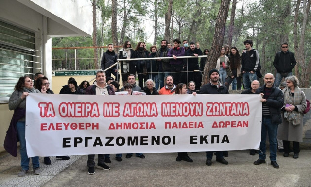 ΕΚΠΑ: Στον αντιπρύτανη τα «ρίχνει» συνδικαλιστής – «Επέτρεψε να πέσει ο σέρβερ»